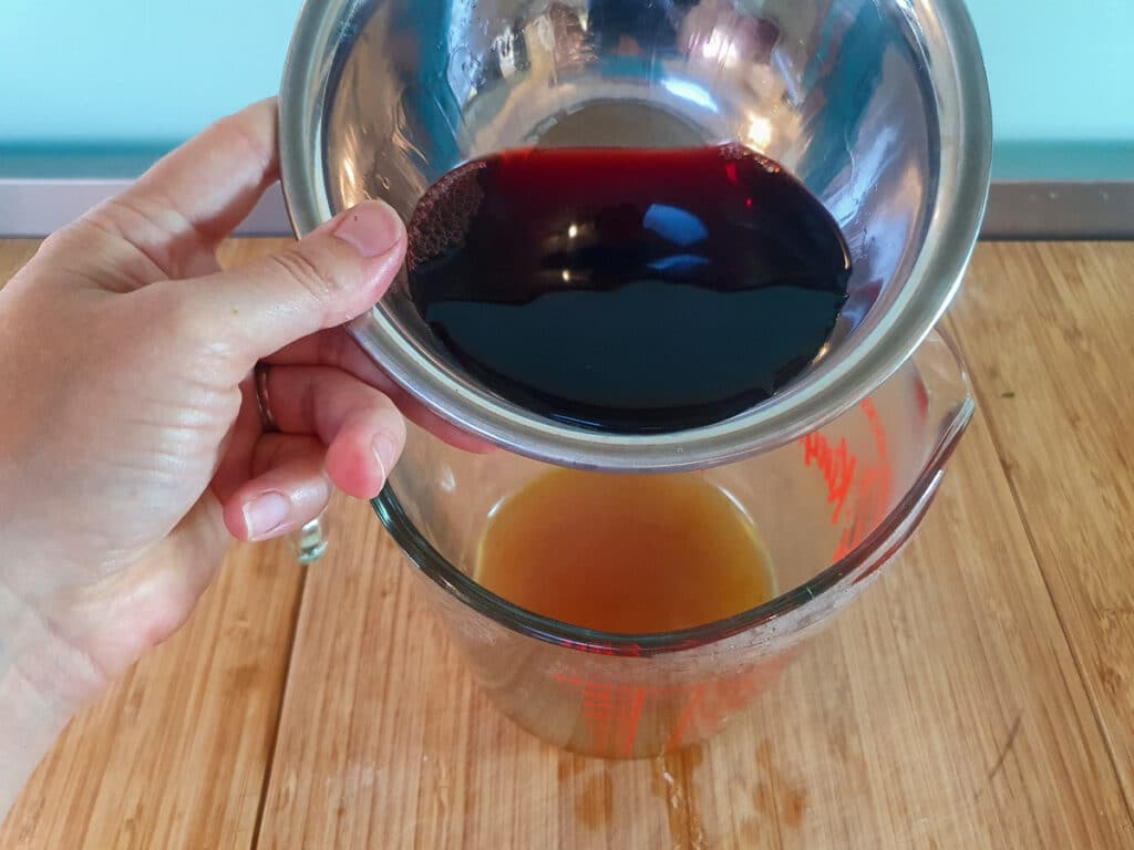 Slow cooker lamb ragu 14 Adding red wine.