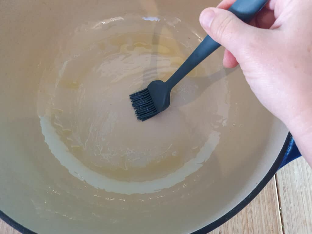 Damper 3 Greasing Dutch oven with a little oil.