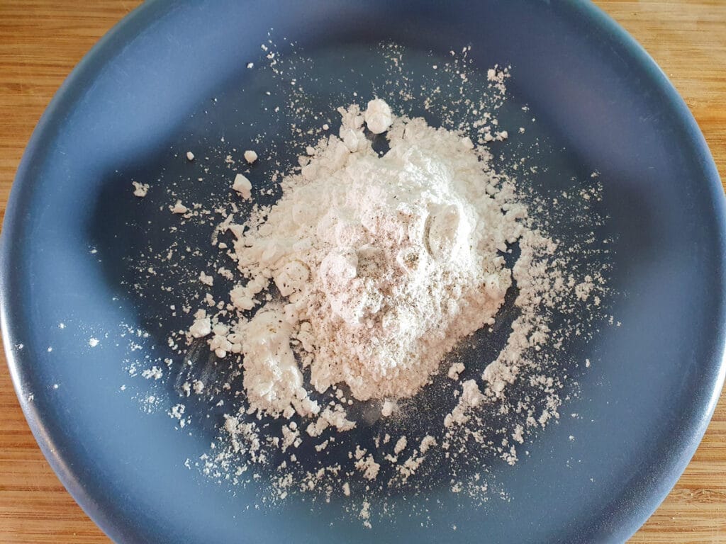 Chilli Chicken Gravy 10 Put the corn flour onto a plate and season it.